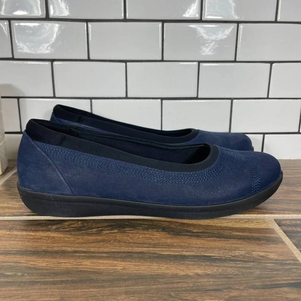 Clarks Ayla Low Shoes Womens Size 9 Navy Cloudsteppers Casual Comfort Slip On